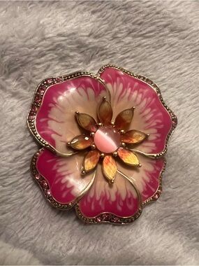 Liz Claiborne Gorgeous Pink/Fuschia Flower Brooch.  Excellent condition.